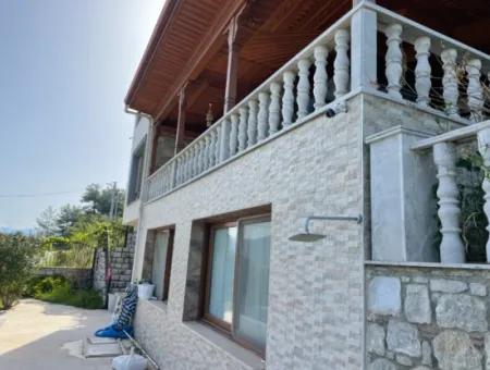 Akçapınar'da Deniz Manzaralı Satılık 6+1 Villa